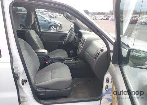 2005 Ford Escape Xlt z USA, uszkodzony, nr VIN 1FMYU03Z25KE49141